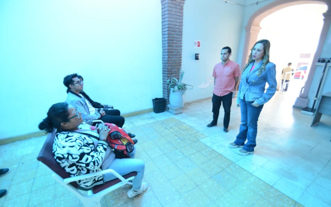 Reconoce Melanie a la comunidad médica en su día