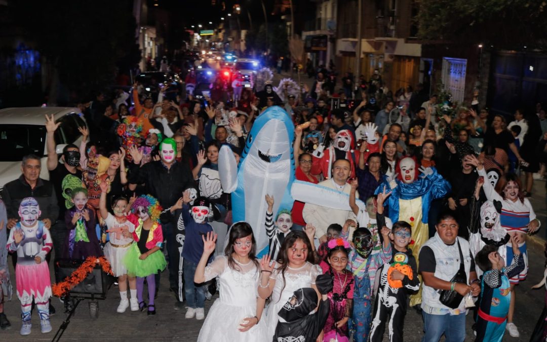 Disfrutan cientos de niñas y niños de la divertidísima caminata zombie