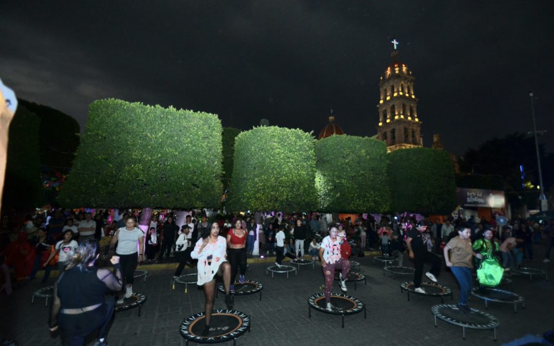 Se activan este Día de Muertos: Dan clase de cardio jump para mostrar beneficios del ejercicio físico