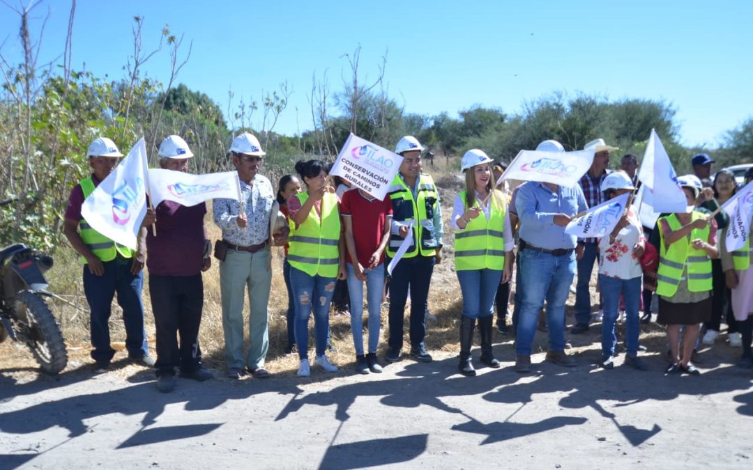 Da Melanie el banderazo de arranque al programa de conservación de caminos en la zona rural