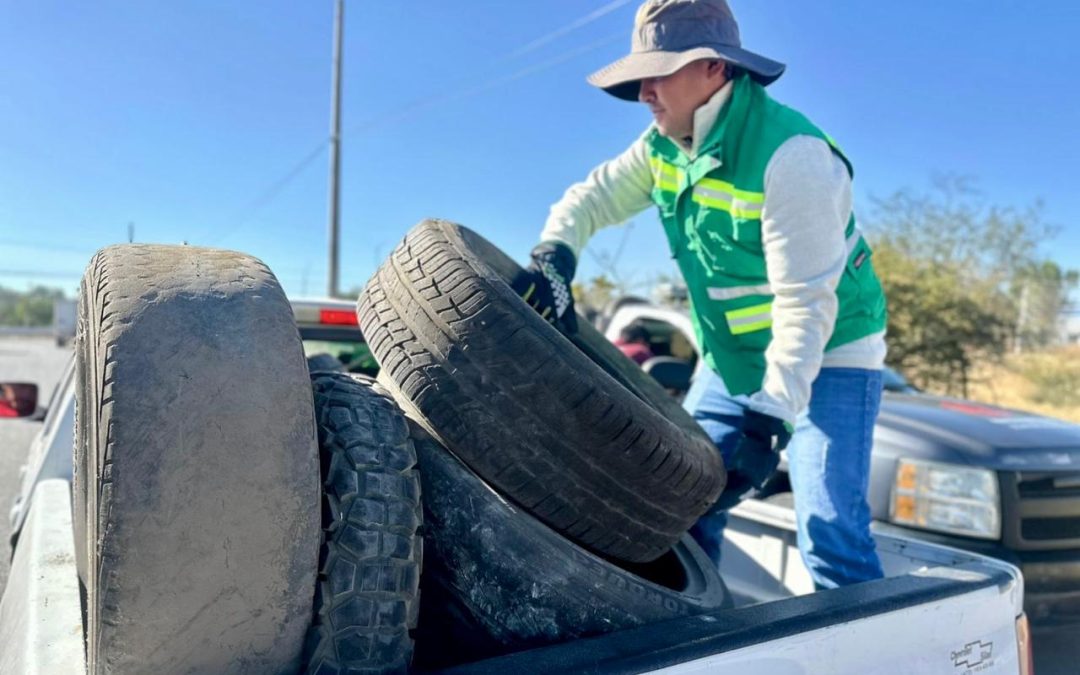 Retiran neumáticos del camino ubicado cerca del hospital del IMSS