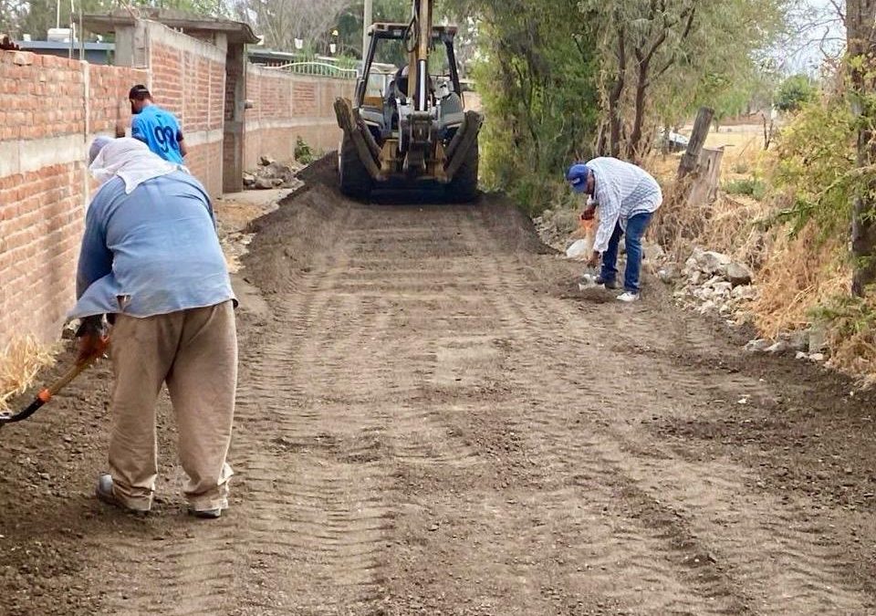 Rehabilita Obra Pública acceso a la telesecundaria de Ex Hacienda de Trejo; pone nueva carpeta asfáltica