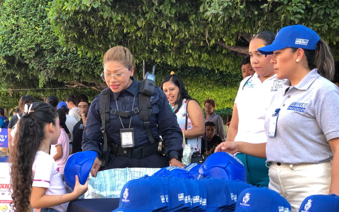 Fomentan convivencia familiar en el canje de juguetes bélicos por kits educativos