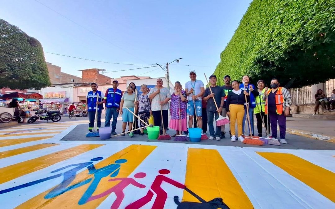 Se une gremio artesanal para barrer y lavar el jardín antes de la temporada de cascarones