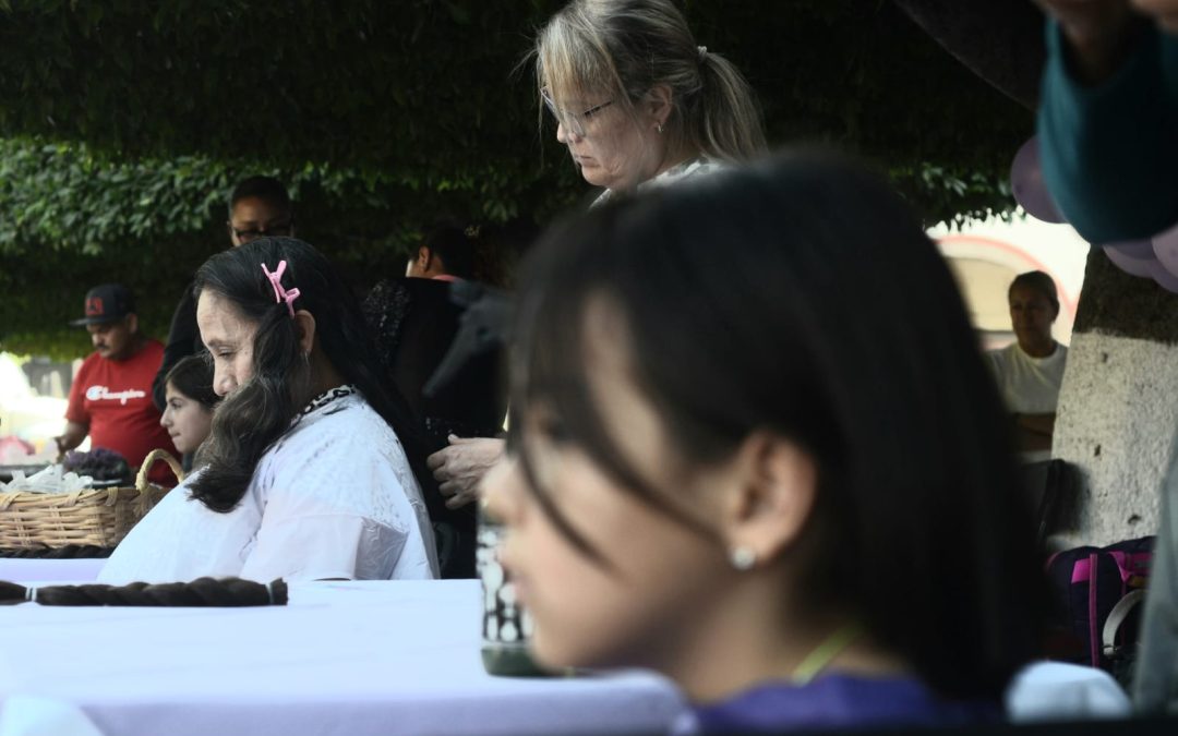 Reúnen 35 trenzas en colecta de la Semana de la Mujer