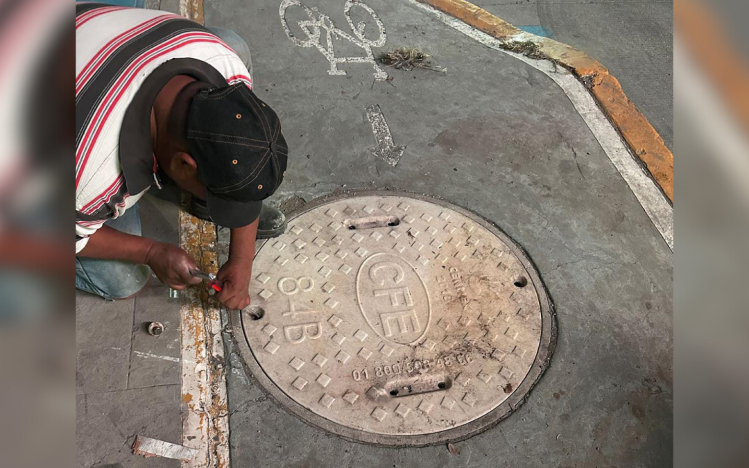 Restituyen tapa de registro eléctrico en la prolongación 5 de Mayo