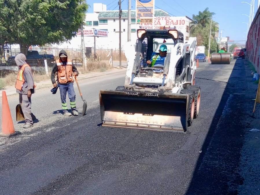 Realiza cuadrilla ‘Cazabaches’ trabajos de bacheo en el Libramiento Norte de Silao