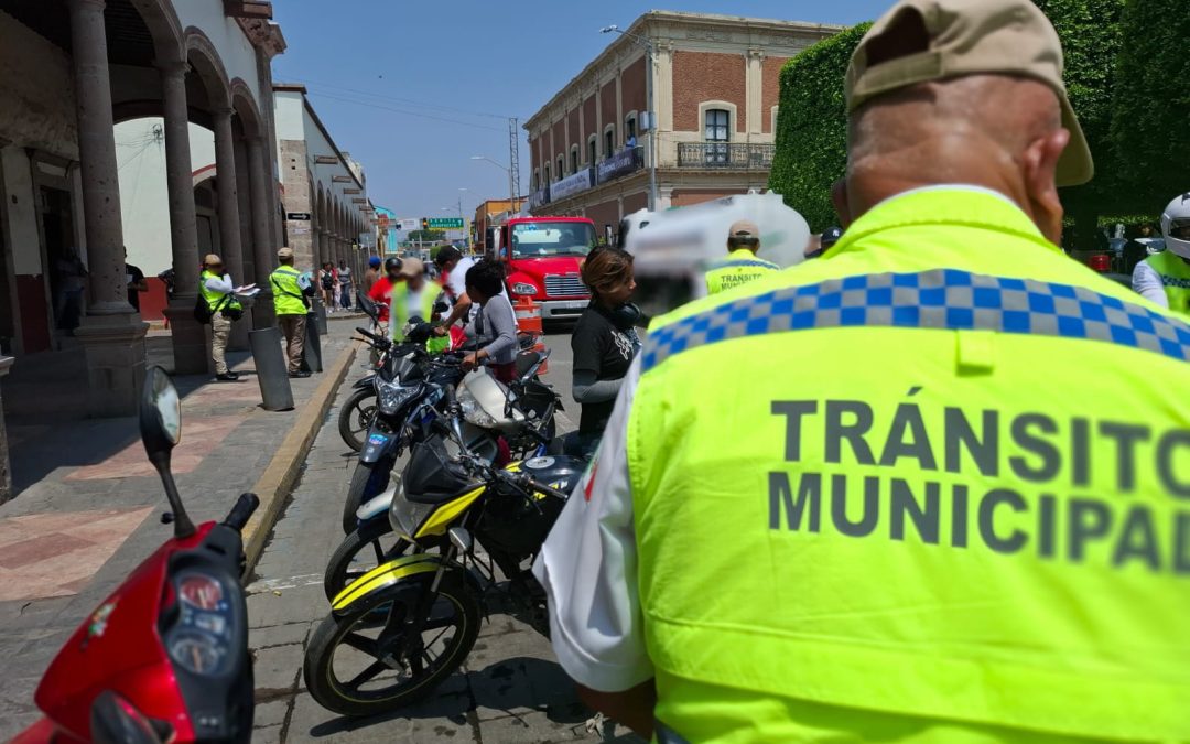 Implementan operativo sabatino ‘Casco Seguro’ en Silao: Tránsito Municipal aplica 24 infracciones y retiene 12 motocicletas