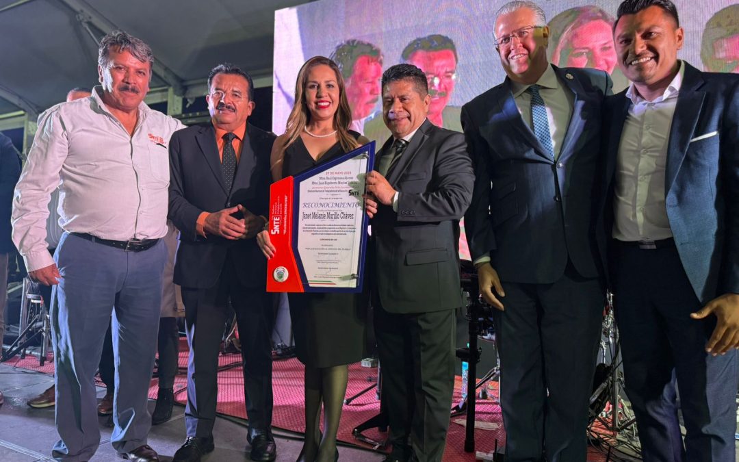 Condecora Melanie a 6 docentes con 40 años de servicio