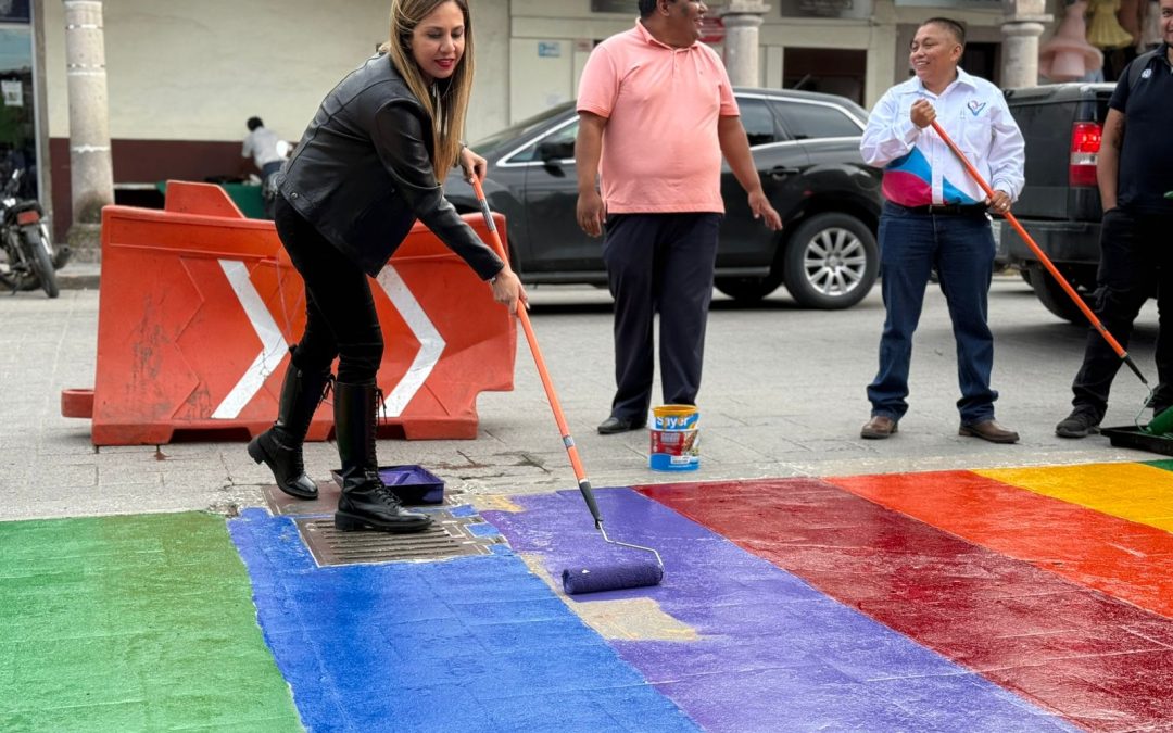 Pintan pasos peatonales del centro de Silao con colores de la diversidad