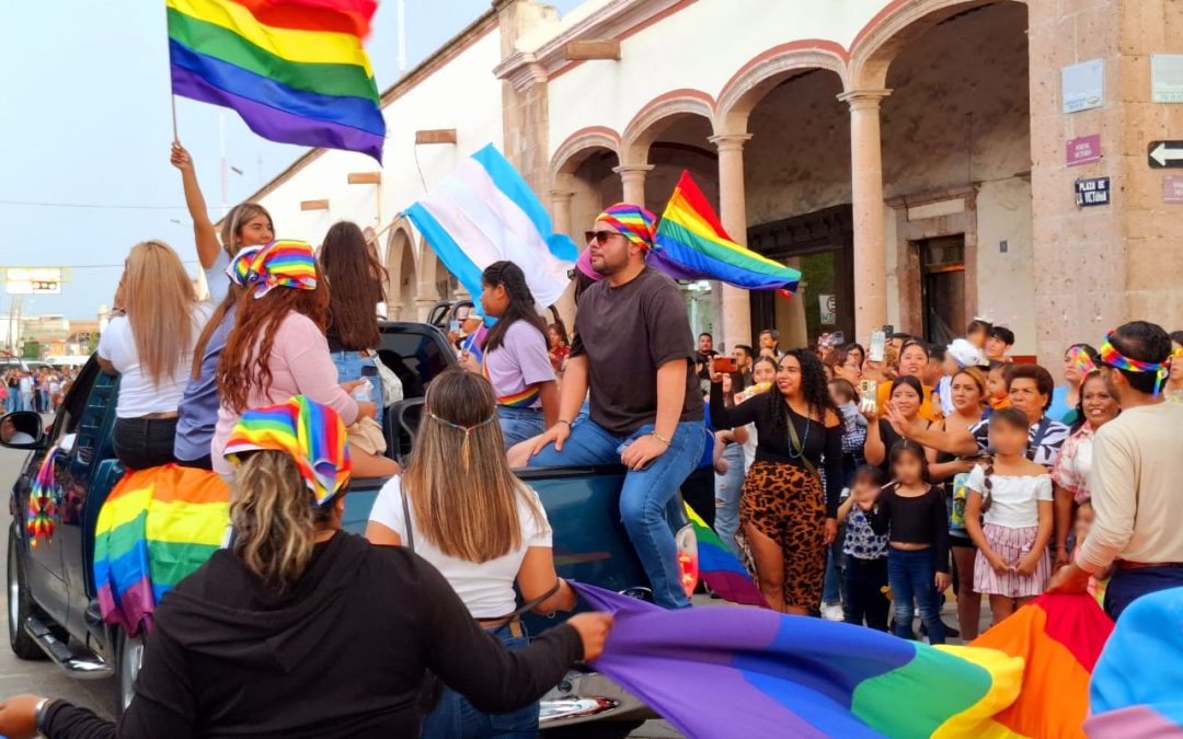 Celebran Marcha Pride 2025 en Silao; ni la lluvia la detuvo