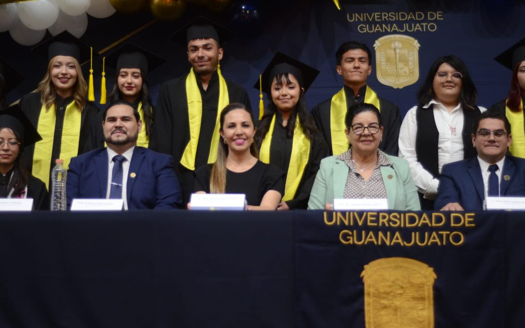 Reconoce Melanie liderazgo y talento de las y los jóvenes de la ‘Prepa Oficial’ en graduación de la generación 2022-2025