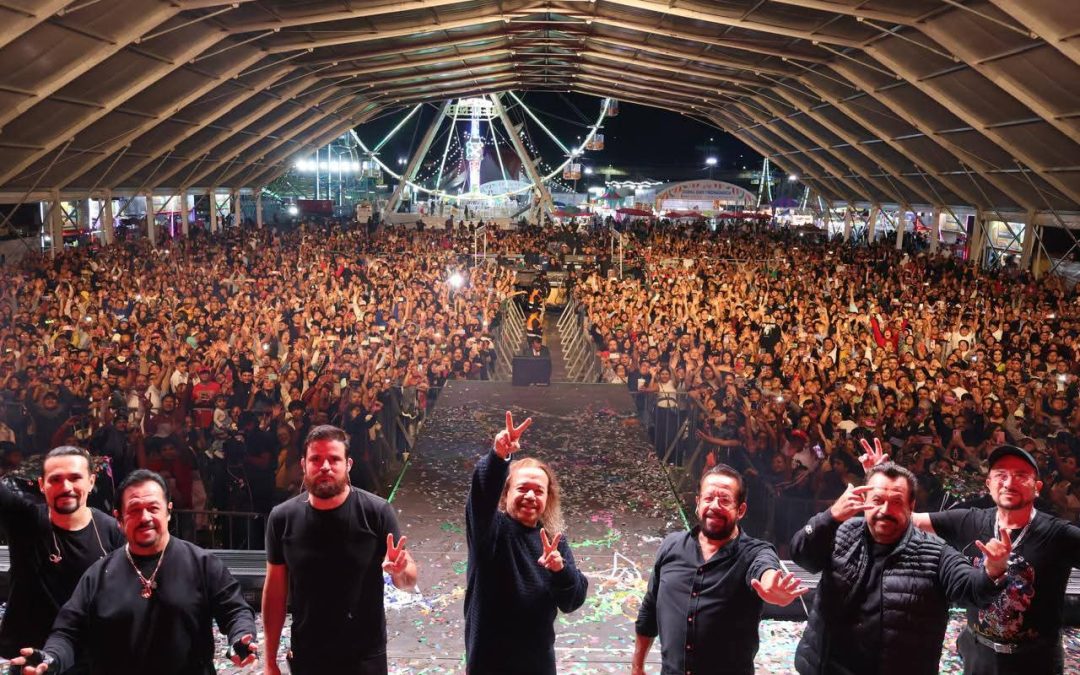 NO HAY FALLA: Los Acosta abarrotan el Teatro del Pueblo de la Feria de Silao 2025