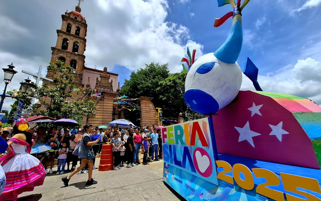 Sorprende colorido desfile de Feria 2025; abarrotan calles para verlo