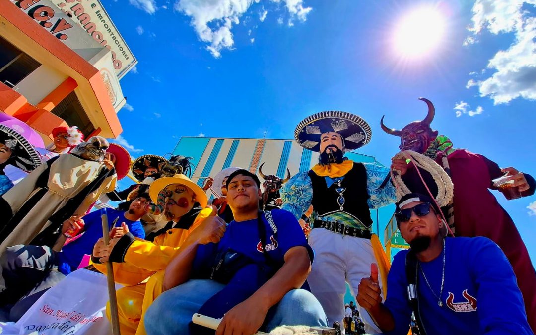 Desfilan más de 40 toritos en el festejo de Danzas Unidas 2025