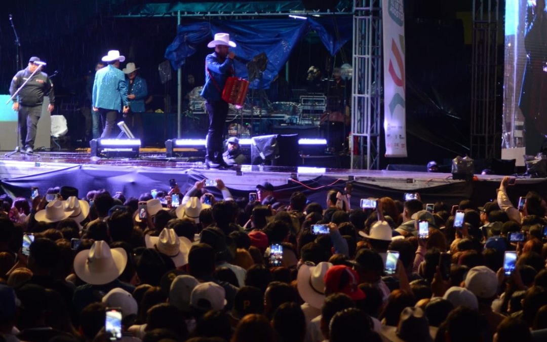 Triunfan Cardenales e Invasores en la Feria de Silao; retacan el Teatro del Pueblo