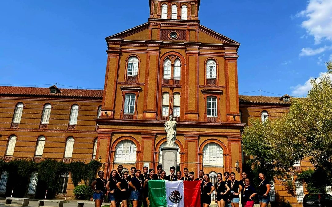 Brilla ballet de Silao en clausura del Festival Folklórico de Extremadura, España