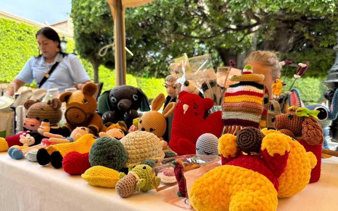 Muestran y venden sus productos en la Feria de las Mujeres Artesanas y Emprendedoras