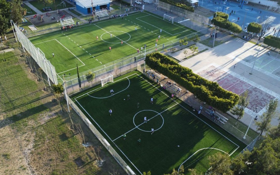 Entrega Melanie 2 canchas renovadas en la unidad deportiva