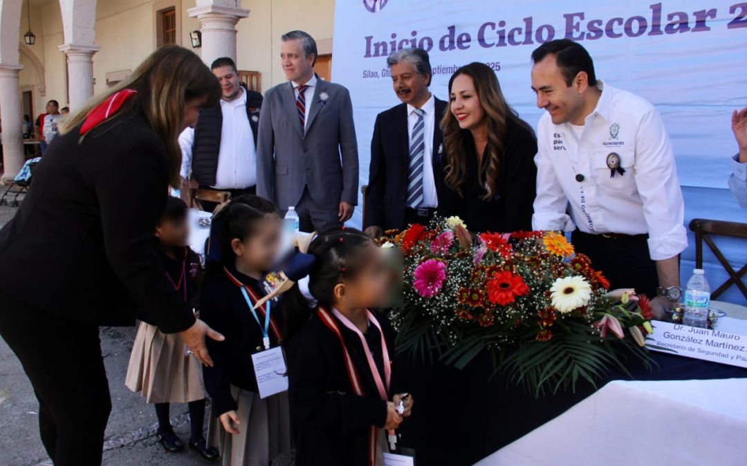 Presiden Alcaldesa y Secretario de Seguridad y Paz el arranque del ciclo escolar en la escuela 1