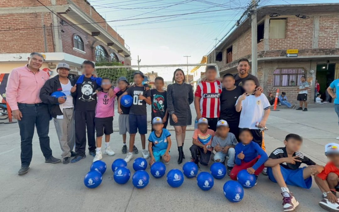 Fomenta #FutEnTuBarrio deporte y valores entre niñas y niños