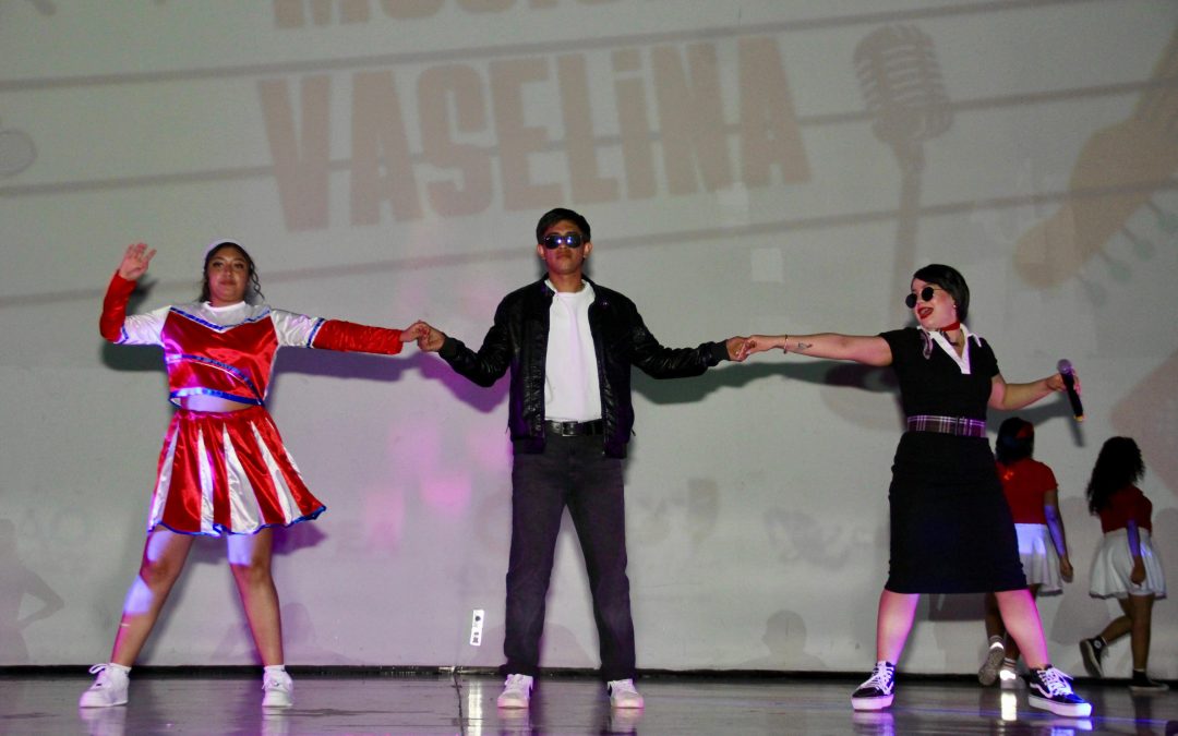 Llenan jóvenes el Teatro de Silao en el relanzamiento estelar de Vaselina