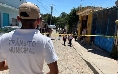 Tránsito Municipal y familias de Los Rodríguez se coordinan para garantizar flujo seguro en las inmediaciones de la escuela primaria “Ricardo Flores Magón”