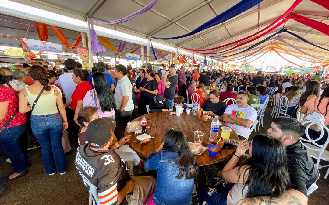 Rompe Festival de la Torta su propio récord: más de 12 mil asistentes y más de 18 mil tortas