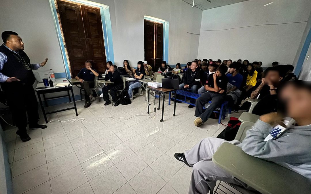 Silao refuerza su operativo ‘Casco Seguro’ con plática de concientización en el Instituto de Aprendizaje Significativo