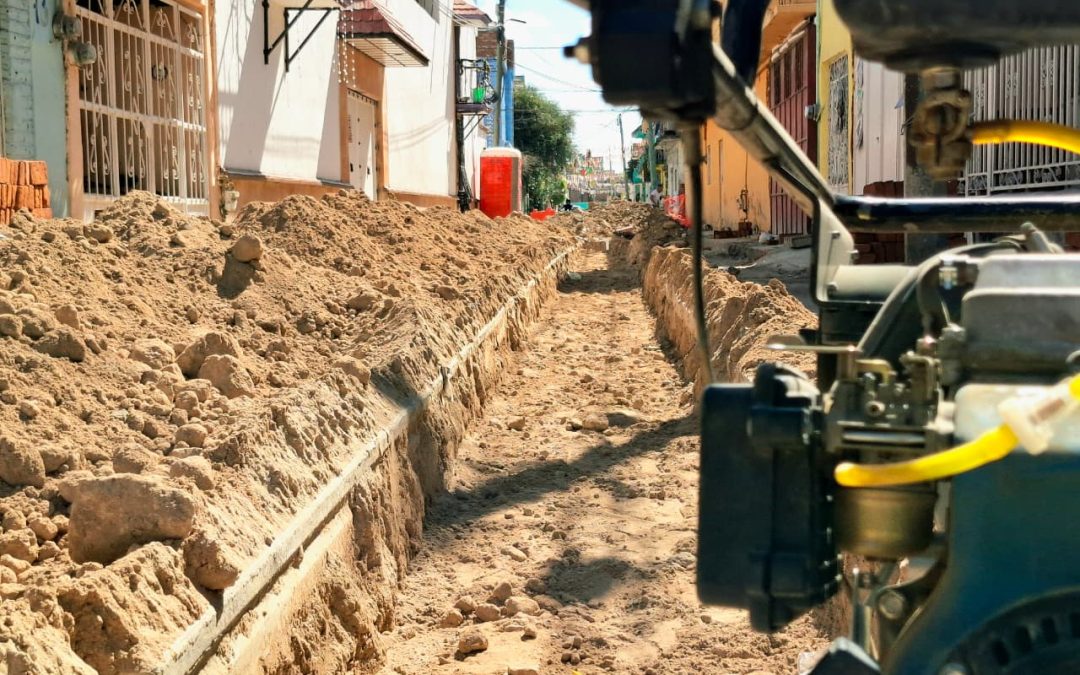 Avanza rehabilitación del alcantarillado de la calle Águila conforme al plan técnico