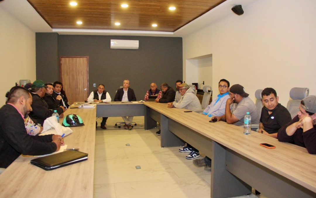 ACUERDAN AUTORIDADES MESA DE DIÁLOGO CON VECINOS QUE BLOQUEARON OBRA