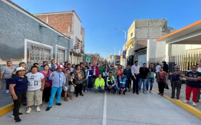 INAUGURAN AUTORIDADES ESTATALES Y MUNICIPALES OBRA EN CALLE HONDA