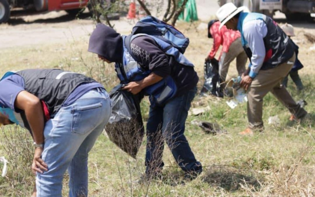 Limpian, reforestan e iluminan las comunidades de Medranos y Mezquite de Chávez