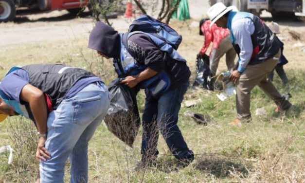 Limpian, reforestan e iluminan las comunidades de Medranos y Mezquite de Chávez