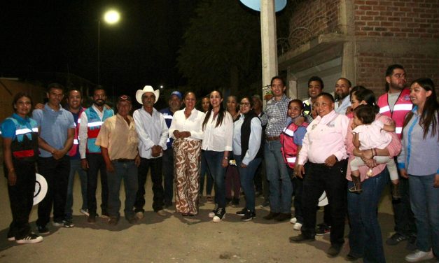 COLOCAN LUMINARIAS EN LA COMUNIDAD DE LUCERO DE RAMALES DE SILAO.