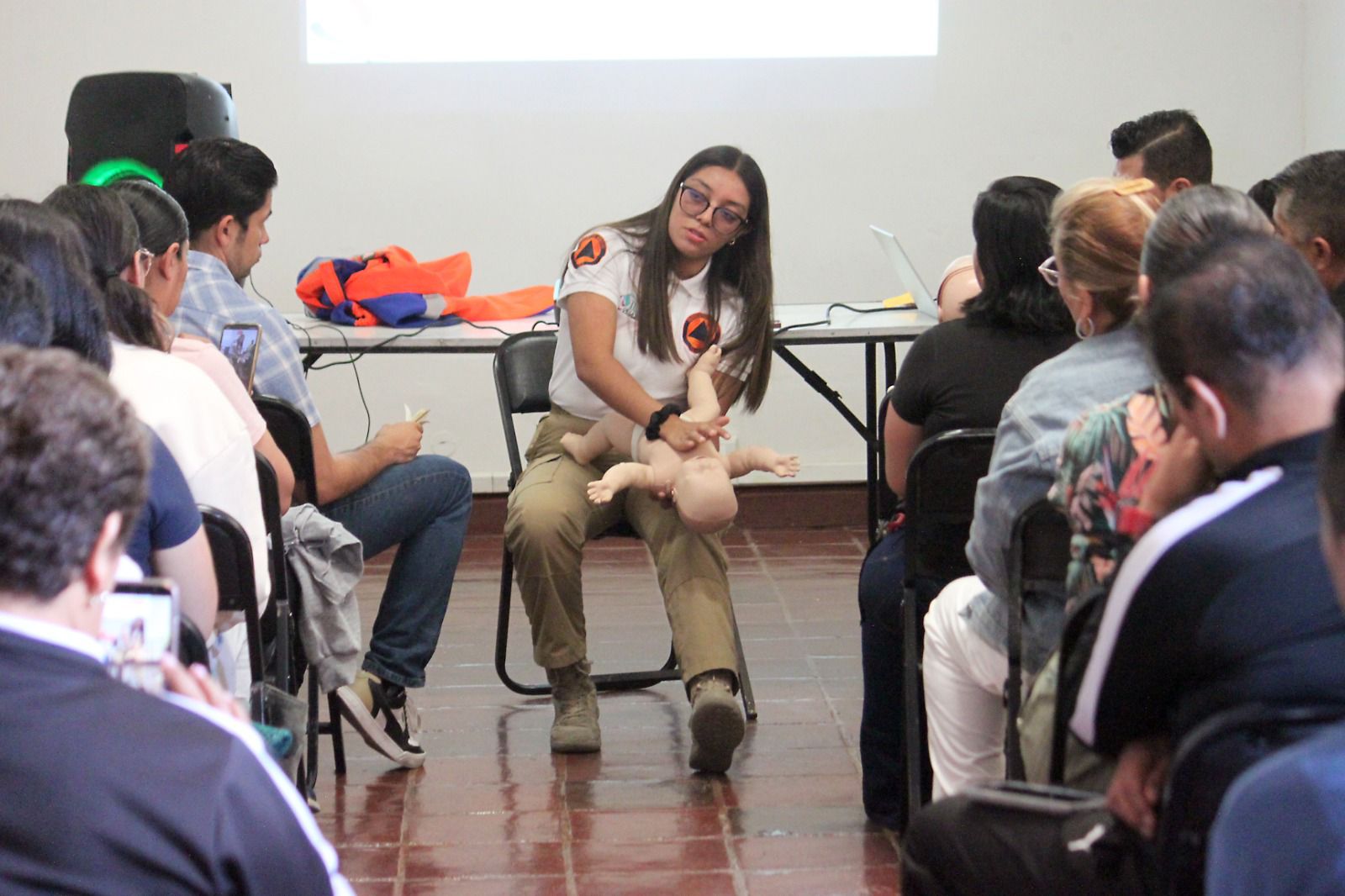 SE CAPACITAN DOCENTES EN PRIMEROS AUXILIOS