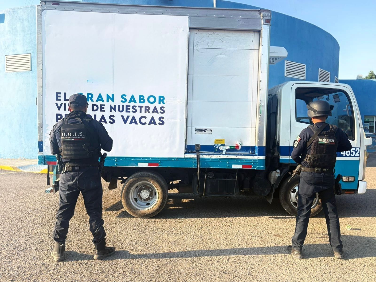 POLICÍA MUNICIPAL RECUERA CAMIÓN REPORTADO COMO ROBADO