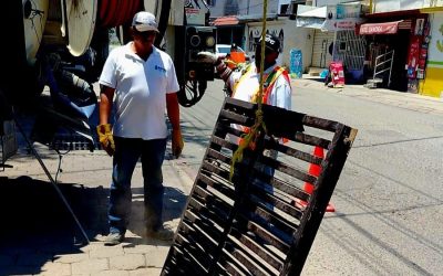 Limpia SAPAS rejillas en Valle de San José y llama a cuidar el sistema pluvial