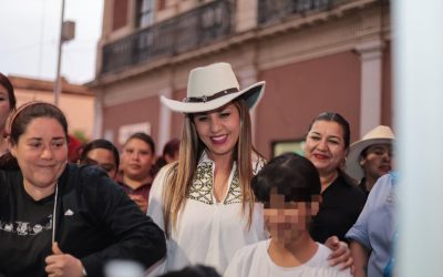 MELANIE MURILLO CELEBRA A LAS MAMÁS EN EL JARDÍN PRINCIPAL DE SILAO
