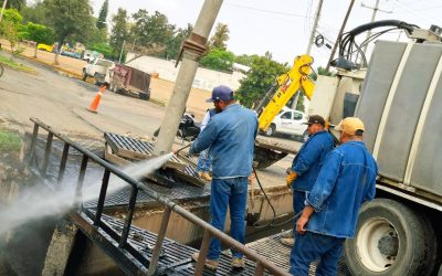 SAPAS REFUERZA LIMPIEZA PREVENTIVA EN EL BOULEVARD RAMAL DE GUANAJUATO.