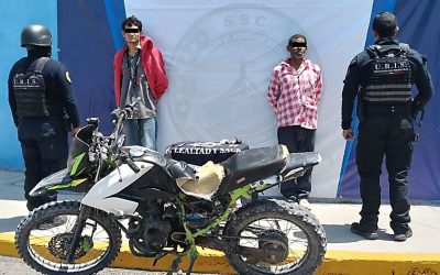 ASEGURA POLICÍA MUNICIPAL A DOS PERSONAS CON POSIBLES SUSTANCIAS ILÍCITAS Y OBJETOS PUNZOCORTANTES